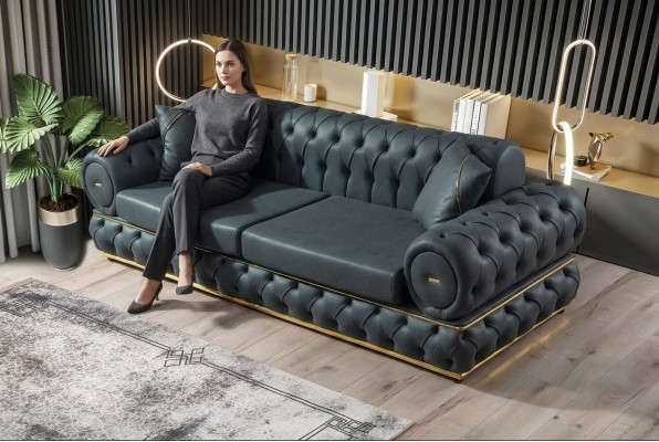 Sofá de 3 plazas Chesterfield tapizado en cuero azul para la sala de estar.