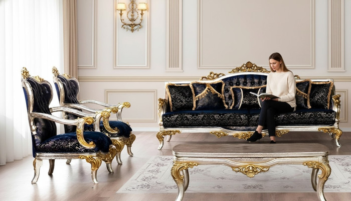 Grupo de sofás compuesto por un sofá de 3 plazas y 2 sillones individuales. Muebles de lujo en estilo barroco.