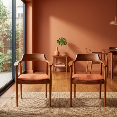 Conjunto de 8 sillas de diseño de madera tapizadas con tela para comedor.