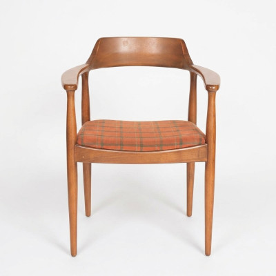 Conjunto de 8 sillas de diseño de madera tapizadas con tela para comedor.