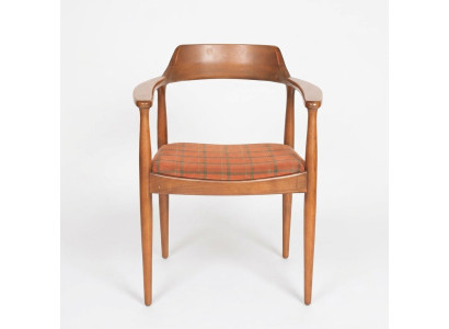 Conjunto de 8 sillas de diseño de madera tapizadas con tela para comedor.