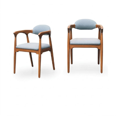 Conjunto de sillas de diseñador para comedor, con respaldo acolchado y asiento.