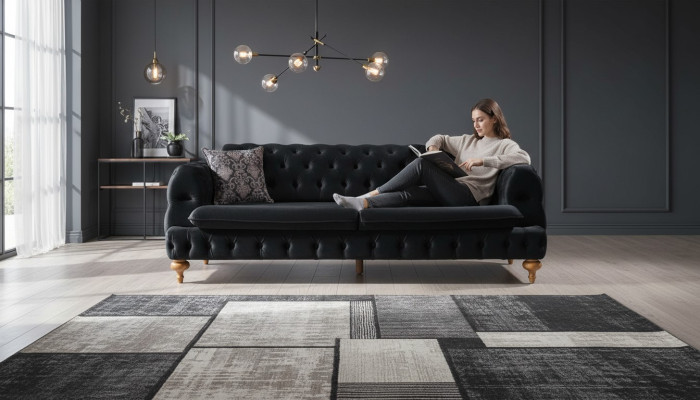 Sofá Chesterfield de lujo de tres plazas. Muebles negros.