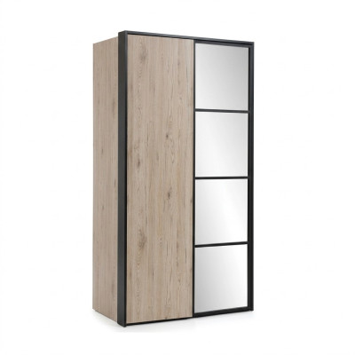 Armario de madera multifuncional Marrón para ropa de loft.