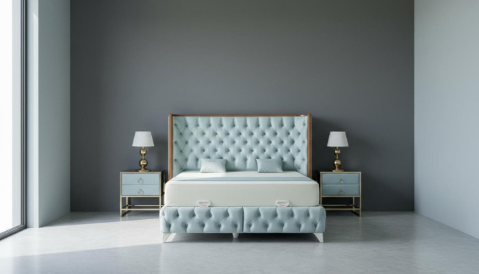 Dormitorio Set Blanco Cama de Metal Estilo Chesterfield de Lujo 2 Mesitas de Noche 3 Piezas.