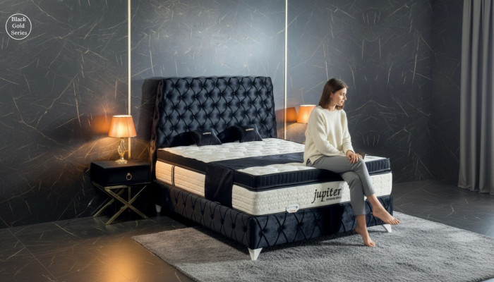 Juego de dormitorio Negro Cama Mesita de noche Chesterfield Muebles de cama de terciopelo de 3 piezas.
