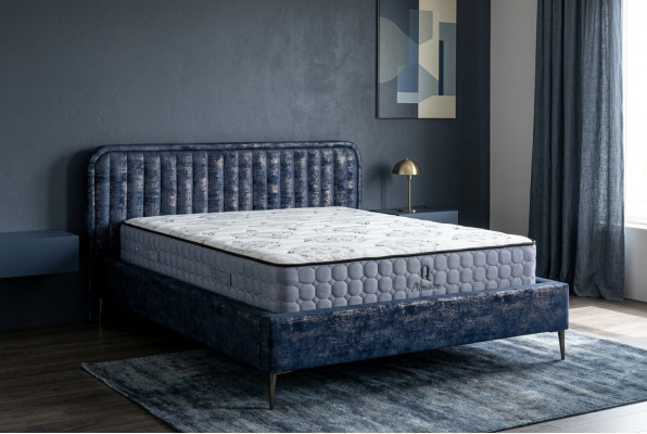 Cama azul Cama doble Dormitorio Madera Muebles Diseño Elegante Tela de tapicería Nueva