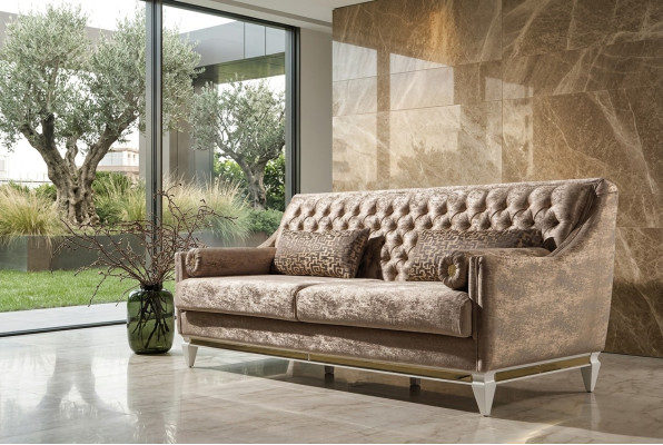 Sofá de tela Chesterfield de tres plazas en beige