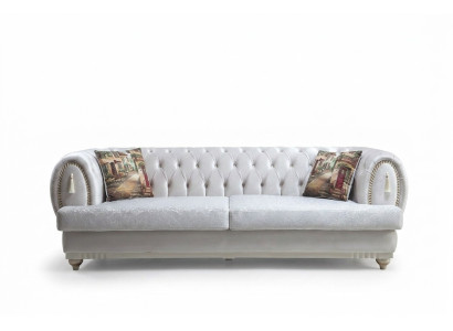 Sofá Chesterfield blanco de tres plazas en un estilo moderno y elegante para la sala de estar.