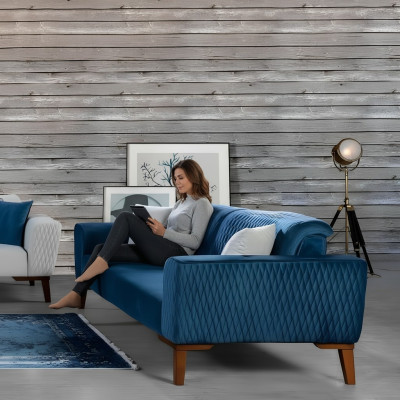 Sofá de tres plazas azul elegante para salón de terciopelo.