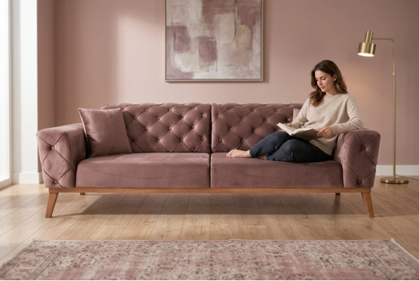 Sofá Chesterfield marrón elegante con asiento de terciopelo para sala de estar.