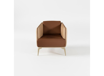 Moderna silla individual marrón tapizada de tela para asiento.
