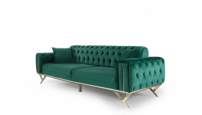 Sofá chesterfield verde de tres plazas con cojines de asiento en terciopelo y estructura de madera.