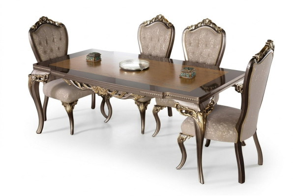 Mesa de comedor clásica de madera maciza con adornos elaborados.