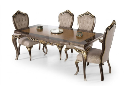 Mesa de comedor clásica de madera maciza con adornos elaborados.