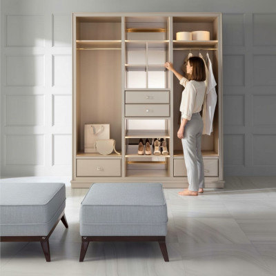Armario abierto dormitorio armario vestidor muebles armario madera beige.
