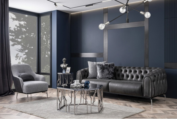 Sofá Chesterfield de 4 plazas en cuero negro artificial.