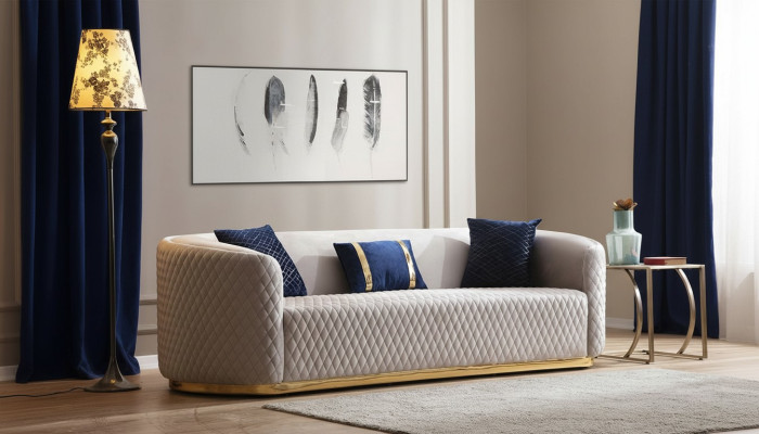 Sofás de tres plazas en beige muebles de acero inoxidable de lujo diseño de salas de estar.