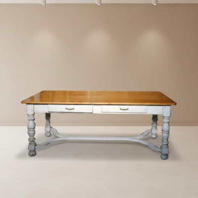 Mesa de comedor de estilo antiguo italiana. Muebles de mesa de comedor de madera.