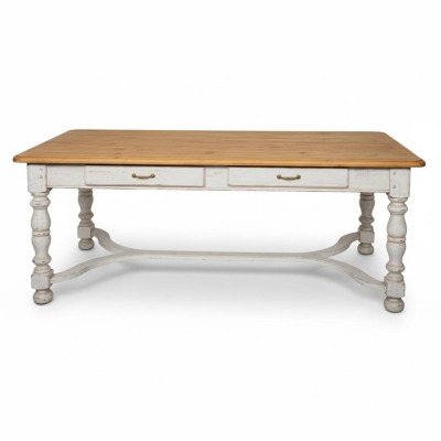 Mesa de comedor de estilo antiguo italiana. Muebles de mesa de comedor de madera.