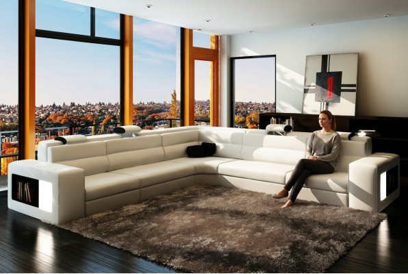 Sofá de cuero con USB, sofá esquinero, asiento acolchado, salón XXL grande en color blanco.