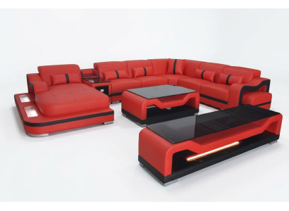 Sofá de cuero esquinero con mesa, área de estar y mesa de café con USB.