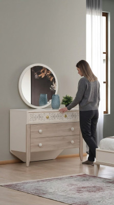 Set de tocador con espejo moderno de madera para dormitorio.