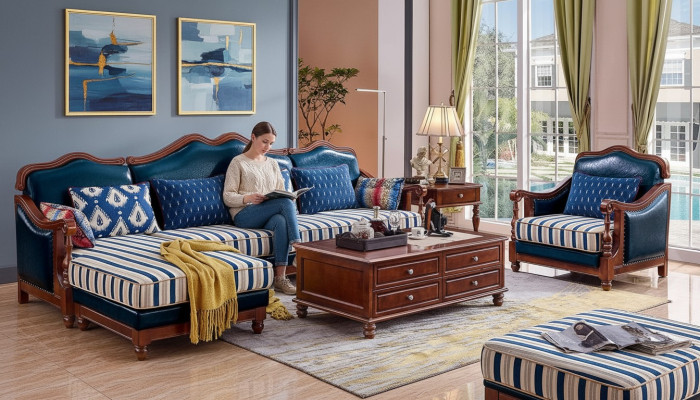 Sofá esquinero azul con sillón, sofá colonial en estilo antiguo.