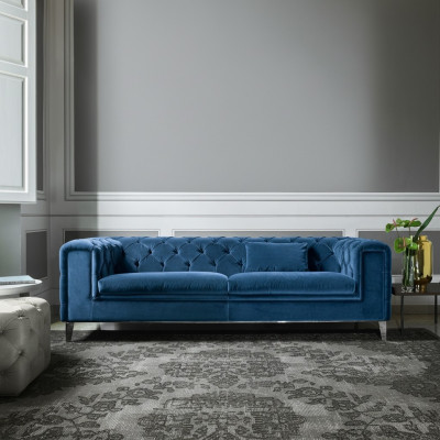 Sofá de 3 plazas azul de lujo en tela de diseño italiano para sala de estar.
