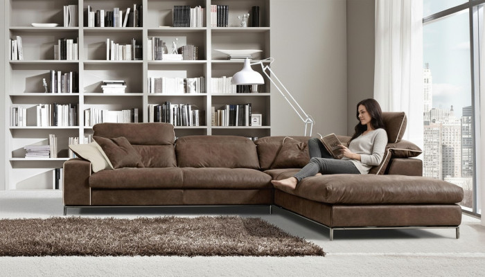 Sofá esquinero de diseño Prianera Moderno de lujo Esquina de cuero y madera Sofá en forma de L Marrón