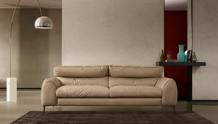 Sofá de cuero beige para sala de estar, diseño de dos plazas, sofá tapizado para 2 asientos Prianera.
