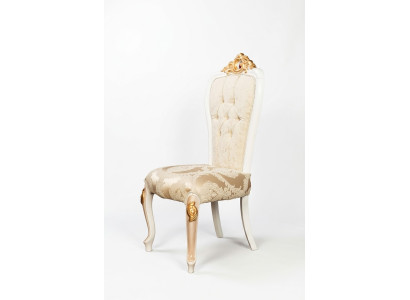 Silla Chesterfield clásica de un solo asiento en estilo barroco-rococó real.