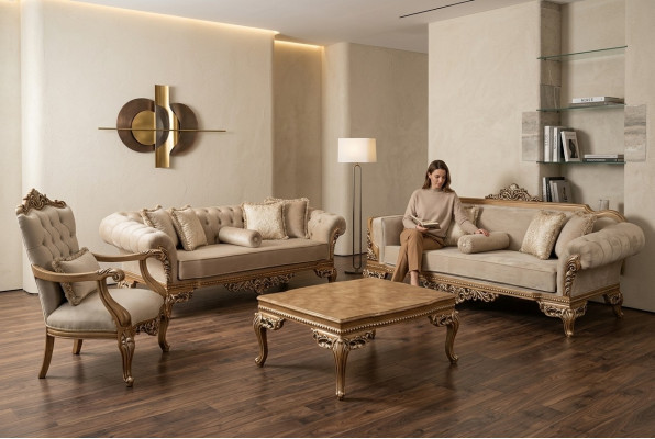 Sofá de diseñador con tela clara de 3 plazas + mesa de centro. Nuevo modelo para la sala de estar.