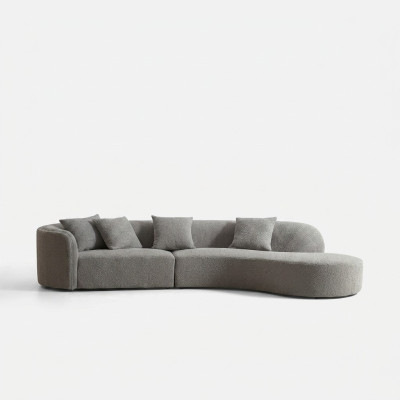 Sofá de lujo gris para cinco personas, gran sala de estar, muebles modernos nuevos.