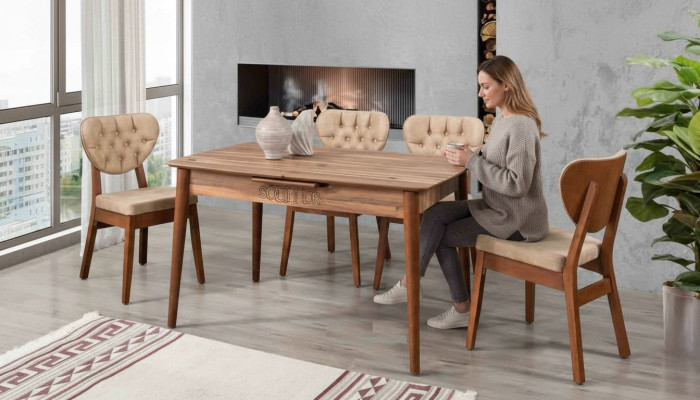 Juego de comedor de lujo en beige con 4 sillas Chesterfield nuevas.