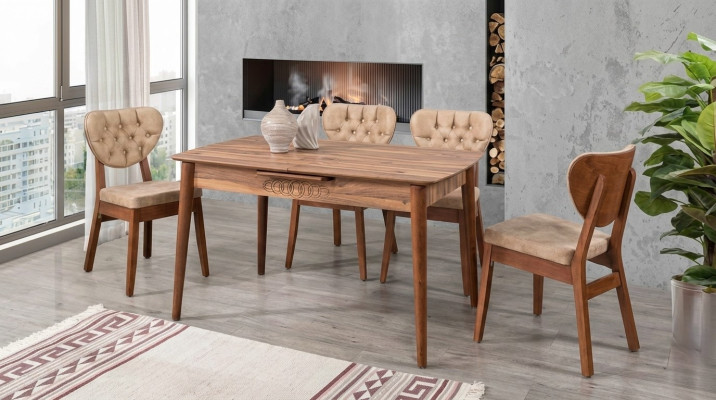 Juego de comedor de lujo en beige con 4 sillas Chesterfield nuevas.