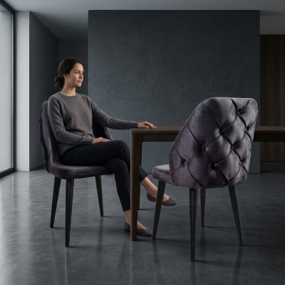 Silla de madera acolchada gris Chesterfield con patas negras para comedor