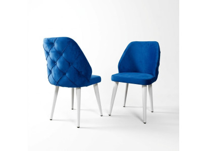 Silla acolchada de madera con respaldo azul Chesterfield en patas blancas para comedor.