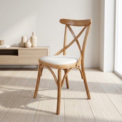 Una silla de madera con un asiento suave y un respaldo redondo para su comedor.