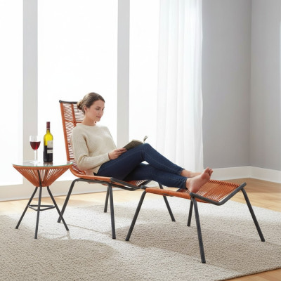 Conjunto moderno para tu jardín compuesto por sillón, taburete y mesa auxiliar