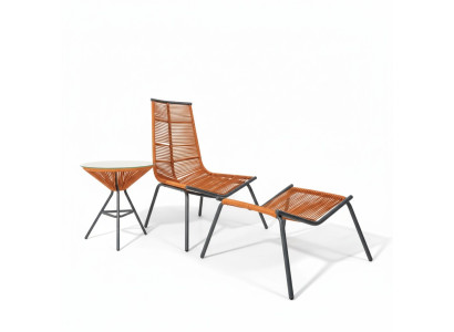 Conjunto moderno para tu jardín compuesto por sillón, taburete y mesa auxiliar
