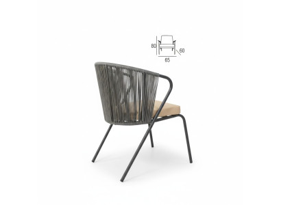 Silla con pierna de acero inoxidable suave y respaldo redondo gris.