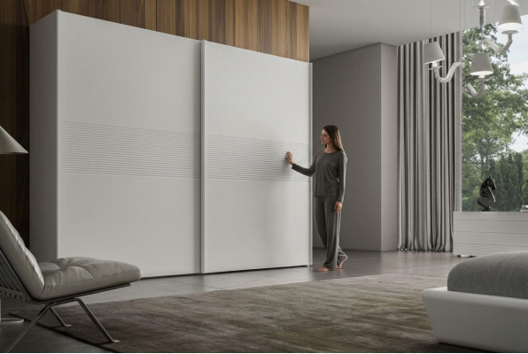 Armario blanco con puertas correderas de muebles de dormitorio de lujo de madera maciza