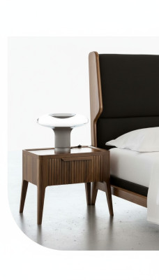 Mesa de noche de dormitorio con espacio de almacenamiento en estilo moderno de lujo en muebles de madera.