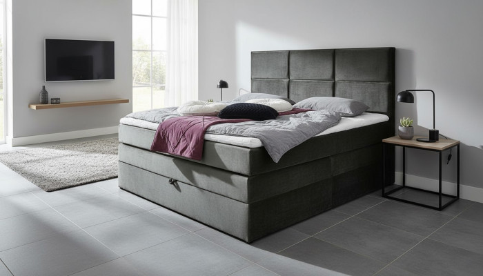 Habitación doble elegante en gris con muebles de madera y elegante tapizado de tela.