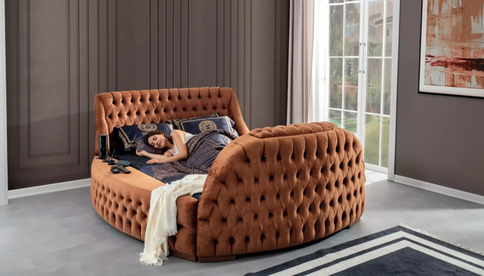 Cama Chesterfield tapizada diseño de lujo marrón con televisión para hoteles.
