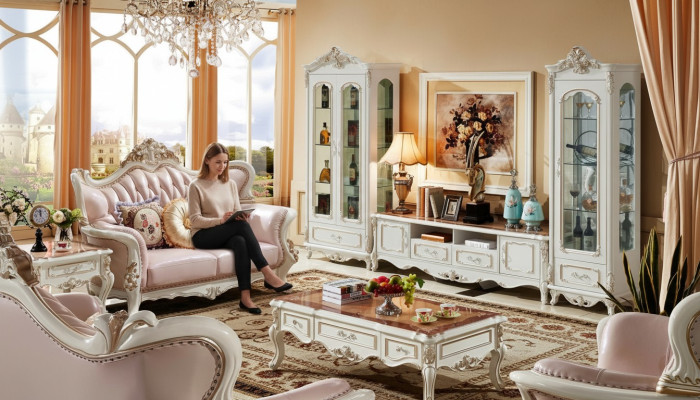 Vitrina blanca de lujo para salón de madera y vidrio con diseño elegante y clásico.