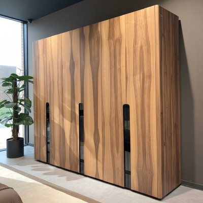 Armario de seis puertas de madera para dormitorio xxl.