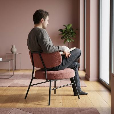 Silla de comedor marrón moderna y lujosa de diseño italiano.