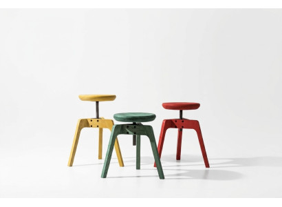 Moderno set de 3 lujosas sillas de diseñador hechas de madera de alta calidad.
